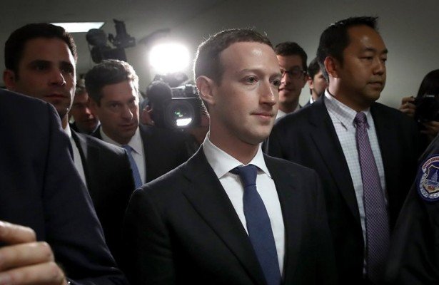 Facebook: Kolejna tura „grillowania” Zuckerberga, oskarżenia o cenzurę konserwatywnych treści