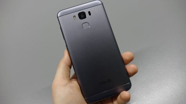 Asus-Zenfone-3-max-02-5_178kk.jpg