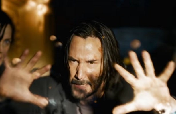 „Matrix Zmartwychwstania”: Nie było tak autorskiej zabawy od czasów „Ostatniego Jedi” [RECENZJE]