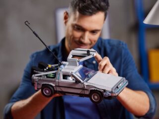 DeLoreany z „Powrotu do przyszłości” jako klocki. LEGO zapowiada nowy zestaw