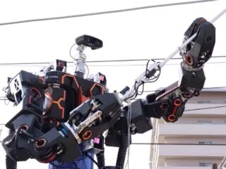 W Japonii mają mecha, który naprawia tory