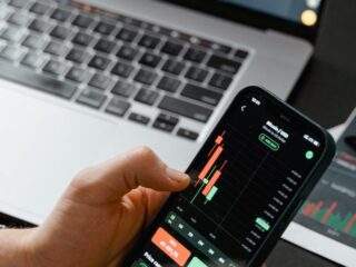 Czym kierować się, wybierając smartfon do pracy?