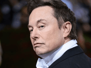 Cyberpunk 2077: Elon Musk pojawił się w studiu z pistoletem skałkowym