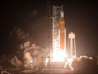 NASA Artemis: Rakieta SLS wystartowała. Człowiek wraca na Księżyc