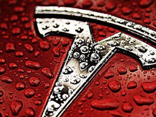 Tesla porzuca integrację ze Steamem w nowych samochodach