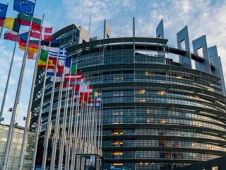 Dyrektorzy 150 firm protestują przeciwko regulacji AI w Europie