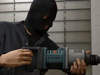 Gracz pokłócił się ze znajomym z MMORPG, więc poleciał do niego i zaatakował go młotkiem