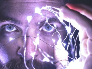 Implant, który pozwala na korzystanie z Internetu przy pomocy umysłu. Synchron Switch w akcji