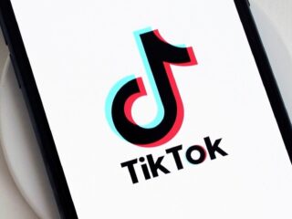 TikTok obrywa zarówno od amerykańskich, jak i europejskich polityków