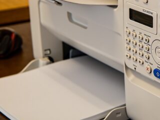 Największy wróg młodych pracowników biurowych? Drukarka
