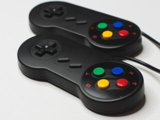 Jakie są&nbsp;najlepsze gry na&nbsp;PS4 i&nbsp;PS5? Sprawdź tytuły i&nbsp;wybierz coś dla siebie!