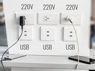FBI ostrzega przed&nbsp;korzystaniem z&nbsp;publicznych ładowarek