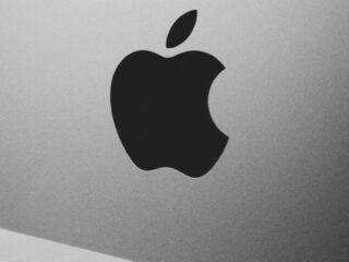 Apple jeszcze nie wprowadzi AI do Europy, bo boi się unijnych regulacji