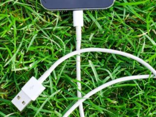 Kable USB-C z chipem dla iPhone’a? UE ostrzega Apple’a