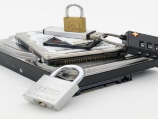 Skradziony dysk z&nbsp;poufnymi informacjami znalazł się na&nbsp;eBayu