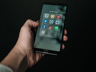 Czym jest dezinformacja i kto się na nią łapie?