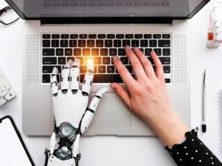 OpenAI wprowadziła możliwość tworzenia własnych wersji sztucznej inteligencji? Jak wykorzystać to rozwiązanie w swoim biznesie?