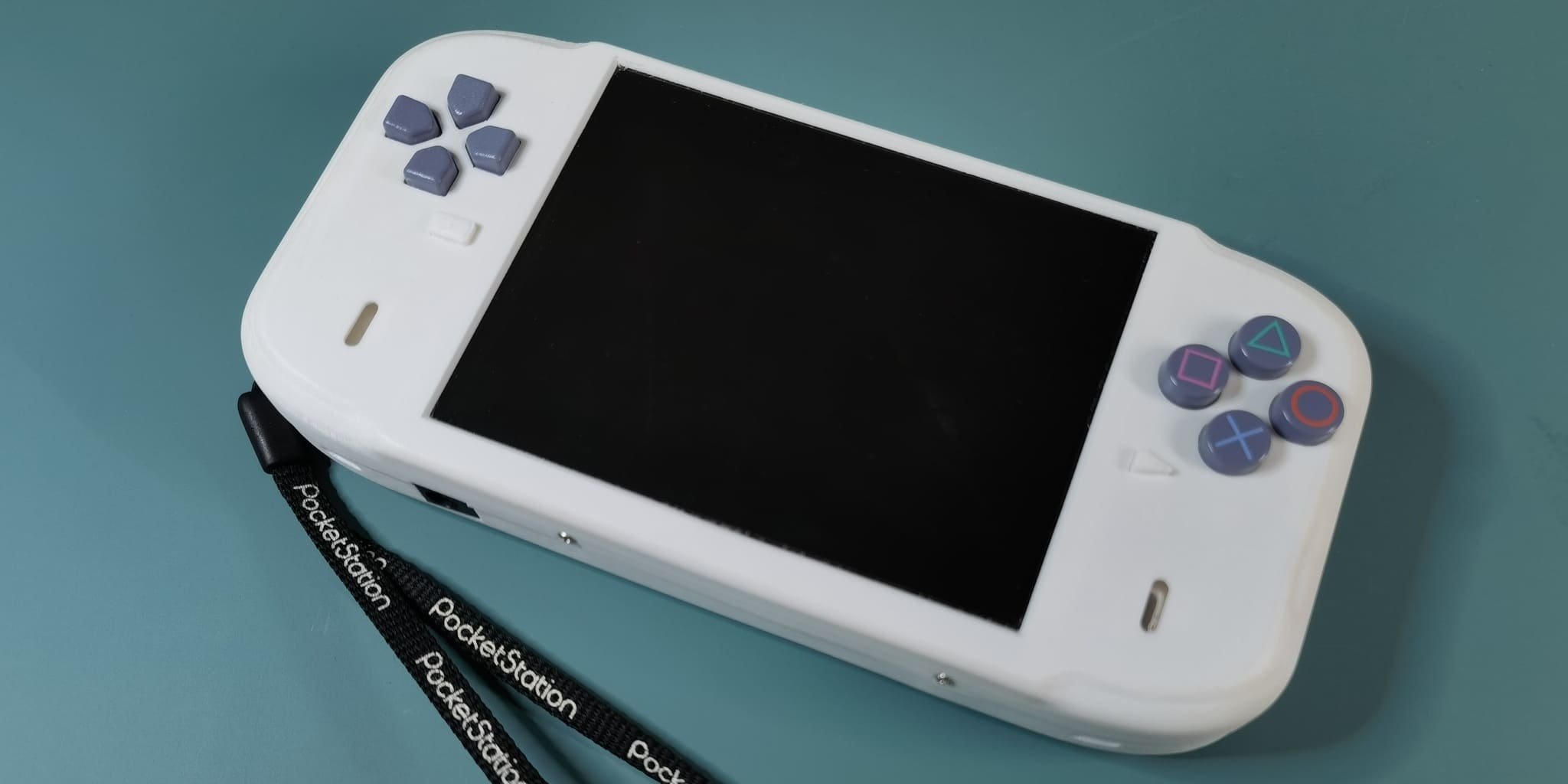 Jak stworzyć mobilne PlayStation 1? Wystarczy złożyć na pół płytę główną
