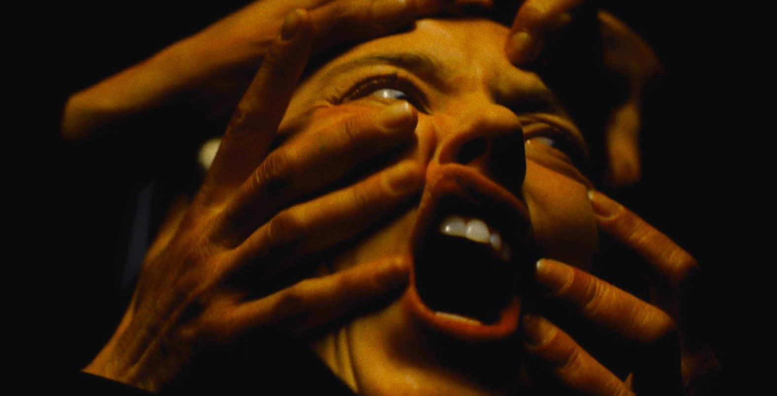 „Niepokalana” – recenzja filmu. Wiwisekcja fanatyzmu w formie horroru zakonnego