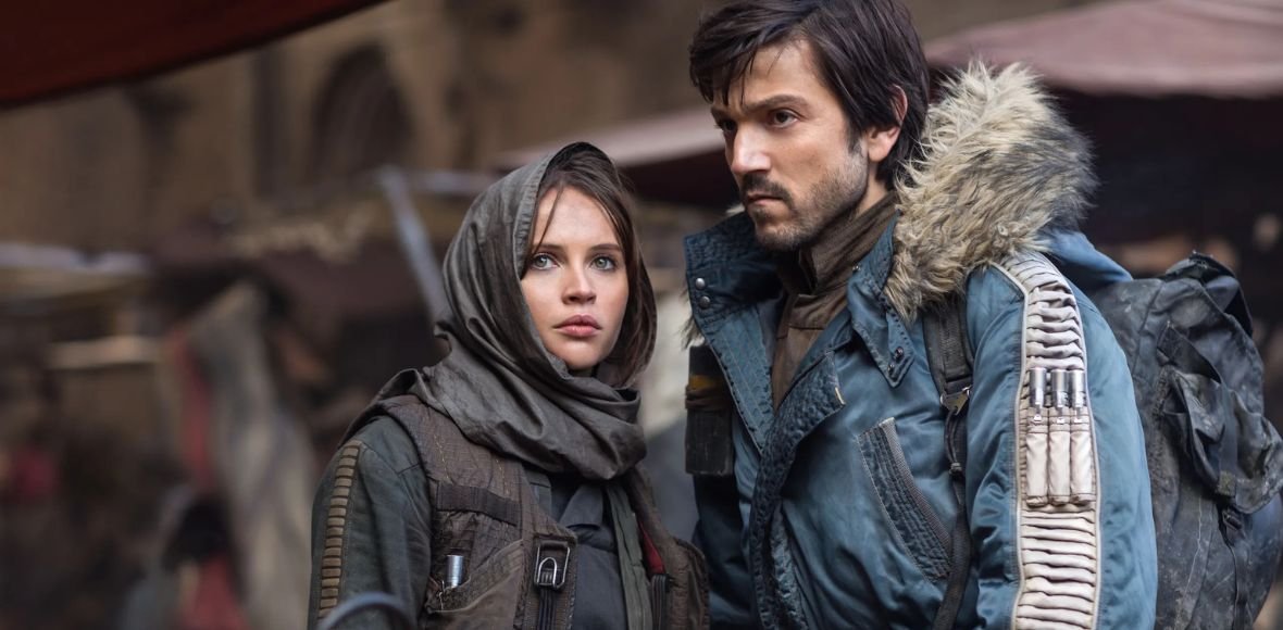 Co czeka nas w 2. sezonie „Andora”? Showrunner serialu o masakrze na planecie Ghorman i możliwym powrocie Jyn Erso