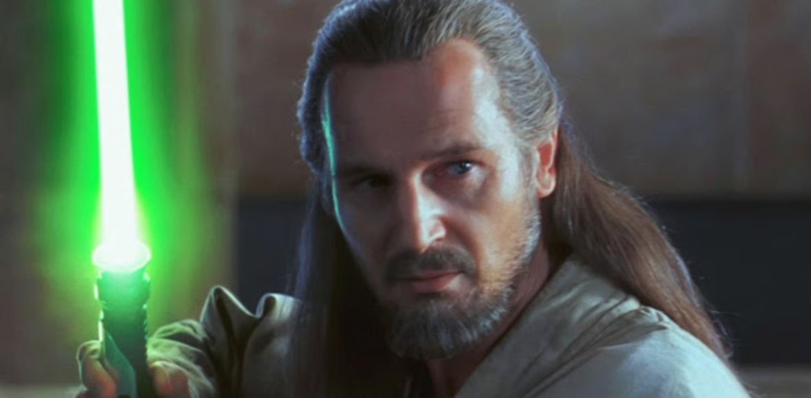Liam Neeson krytykuje śmierć swojego bohatera w „Mrocznym widmie”. Twierdzi, że Qui-Gon nie dostał godnego zakończenia