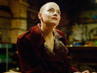 Nadciąga nowa produkcja twórcy „Biednych istot”. Zobaczcie ogoloną Emmę Stone na zwiastunie filmu „Bugonia”