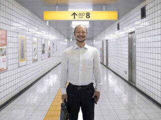 „Exit 8” udowadnia, że czasem po prostu liczy się rozrywka. To rzetelna adaptacja gry i niezły horror [RECENZJA]