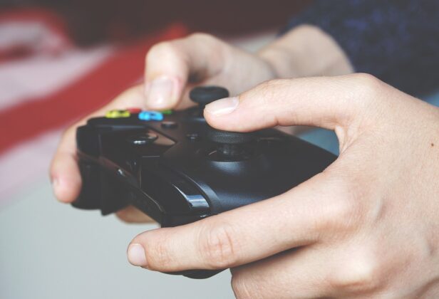 Używany Xbox Series S pod lupą. Kompletny poradnik: co sprawdzić, by zakup był inwestycją, a nie problemem.