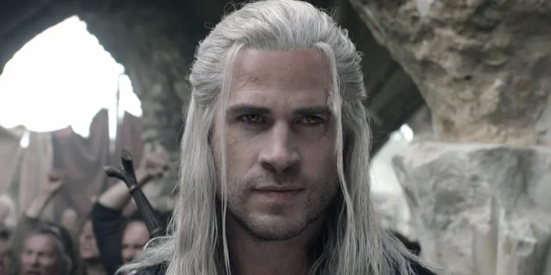 „Liam Hemsworth wypada całkiem dobrze”. Aktor głosowy Geralta z Wiedźminów CD Projektu Red oglądał 4. sezon serialu Netfliksa