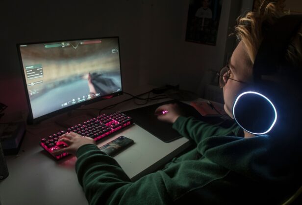 Przegrałeś z bossem, czy z własnym kręgosłupem? Jak nie zamienić się w questa pobocznego pt. „Znajdź fizjoterapeutę”