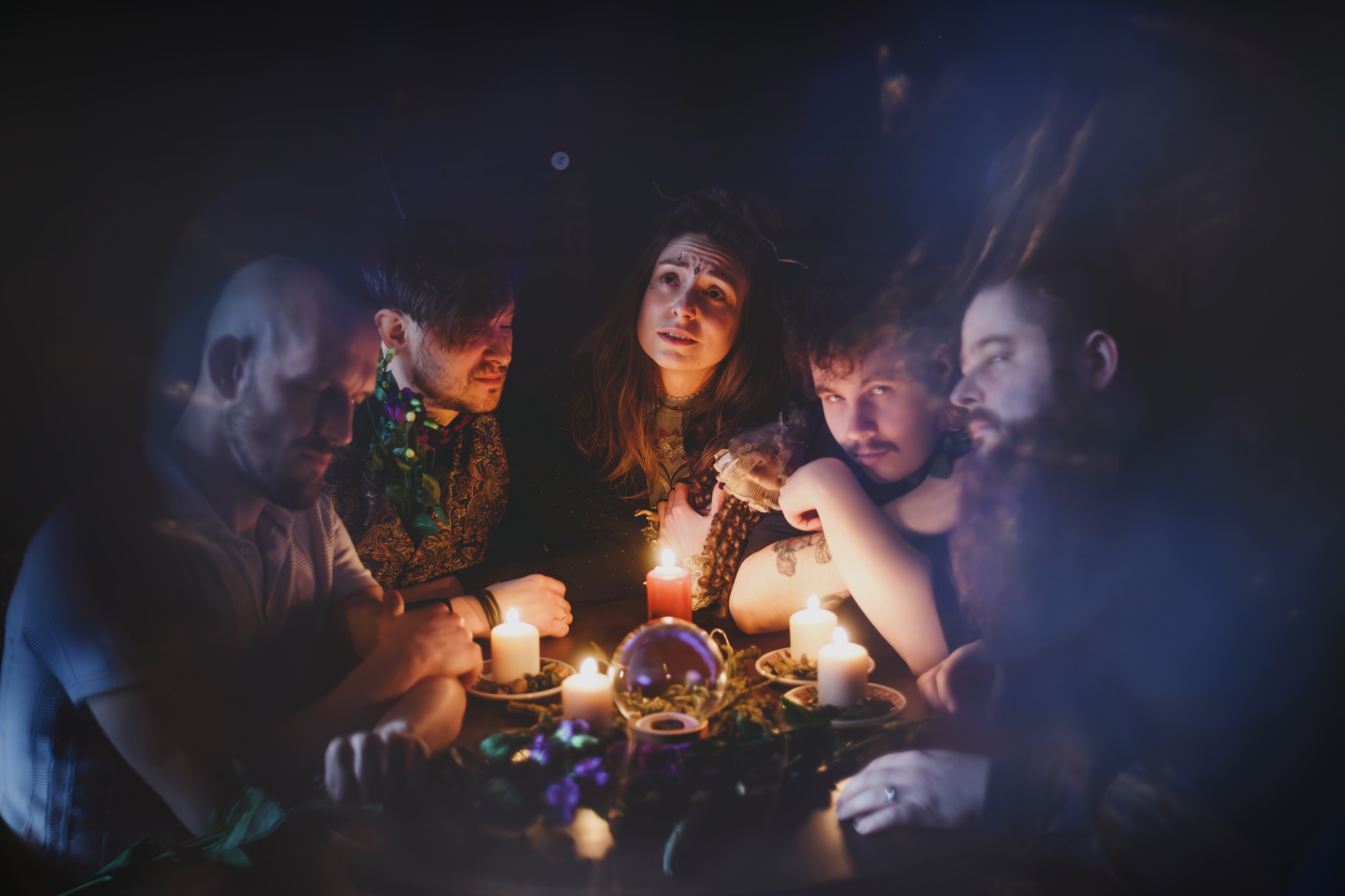 „To hołd dla odważnych wrażliwców”. Posłuchaj debiutanckiego singla zespołu Źrenice