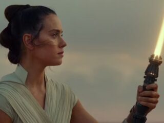 Rian Johnson uważa, że&nbsp;„Gwiezdne wojny” potrzebują wstrząsu. Reżyser wciąż broni decyzji, które podjął przy „Ostatnim Jedi”