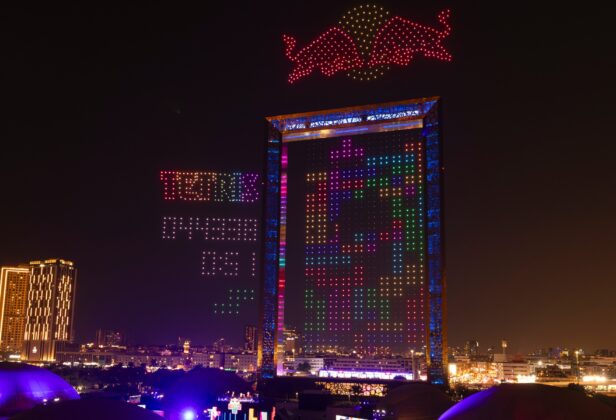 Red Bull zorganizował największego na&nbsp;świecie Tetrisa! Absolutnie szalona rozgrywka wykorzystała ponad 2000 dronów