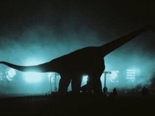 Anne Hathaway i&nbsp;Ewan McGregor kontra dinozaury. Tajemniczy film „Flowervale Street” już w&nbsp;tym roku wejdzie do&nbsp;kin