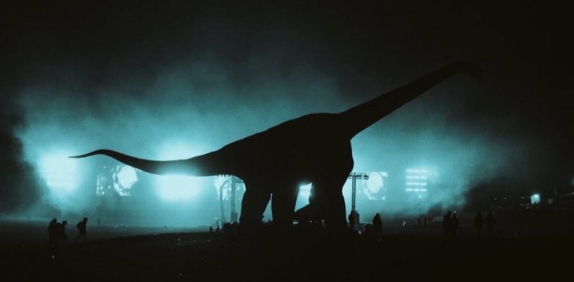 Anne Hathaway i&nbsp;Ewan McGregor kontra dinozaury. Tajemniczy film „Flowervale Street” już w&nbsp;tym roku wejdzie do&nbsp;kin