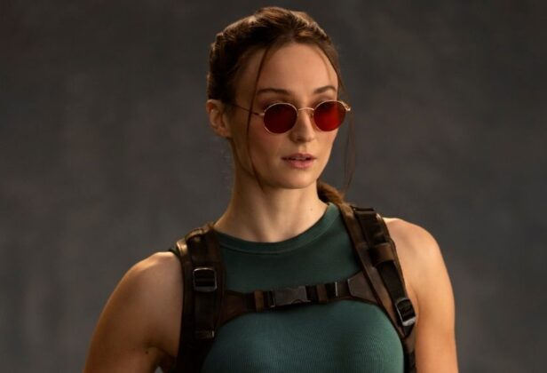 Powrót do&nbsp;korzeni? Sophie Turner jako Lara Croft na&nbsp;pierwszym zdjęciu z&nbsp;serialowej adaptacji Tomb Raidera