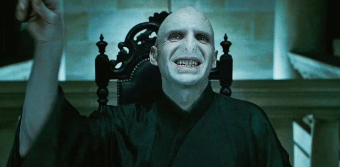 Casting marzeń stał się faktem? To&nbsp;prawdopodobnie ten aktor zagra Voldemorta w&nbsp;serialu o&nbsp;Harrym Potterze