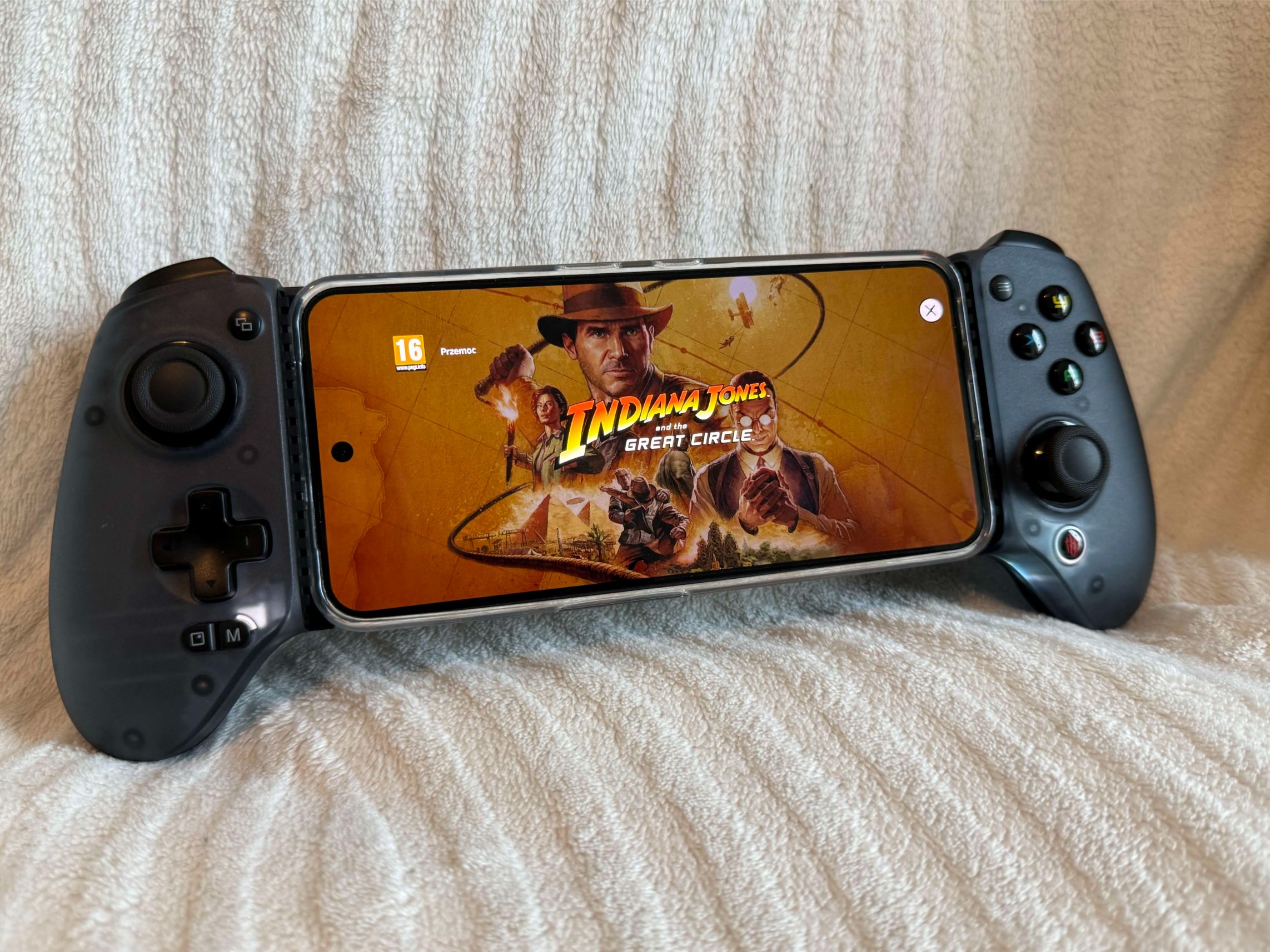 Zmieniłem smartfona w&nbsp;handhelda i&nbsp;nie&nbsp;żałuję. Testuję Redmagic Shadow Blade Handle 2