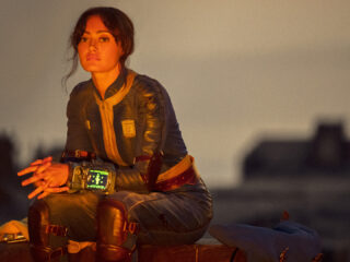 Todd Howard odpiera zarzuty o&nbsp;niezgodność serialowego „Fallouta” z&nbsp;kanonem. „Niektóre relacje bywają po&nbsp;prostu sprzeczne”