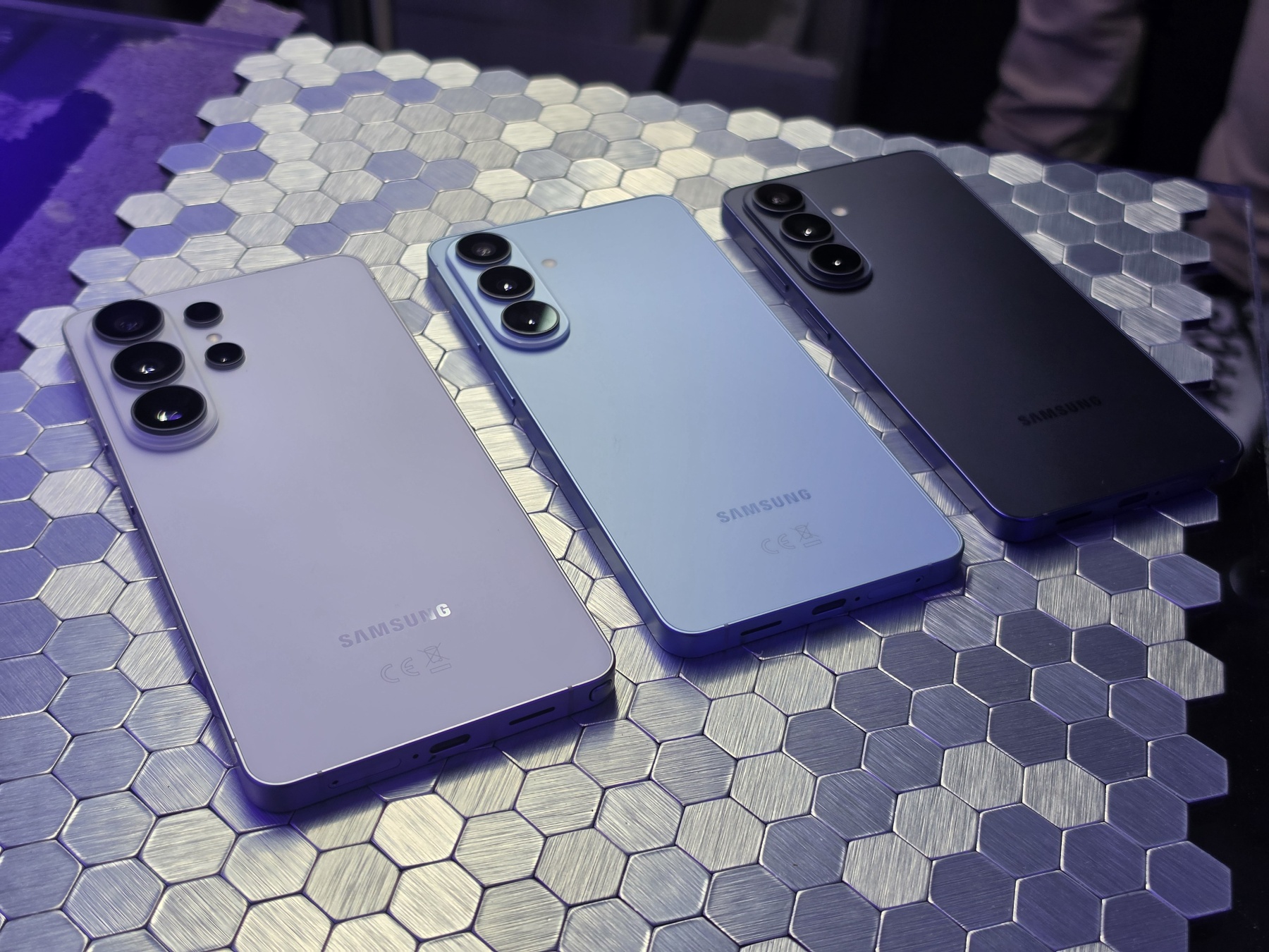 Samsung Galaxy S26 próbuje być jak iPhone. Tylko&nbsp;że&nbsp;nie&nbsp;jest to&nbsp;komplement [RELACJA]