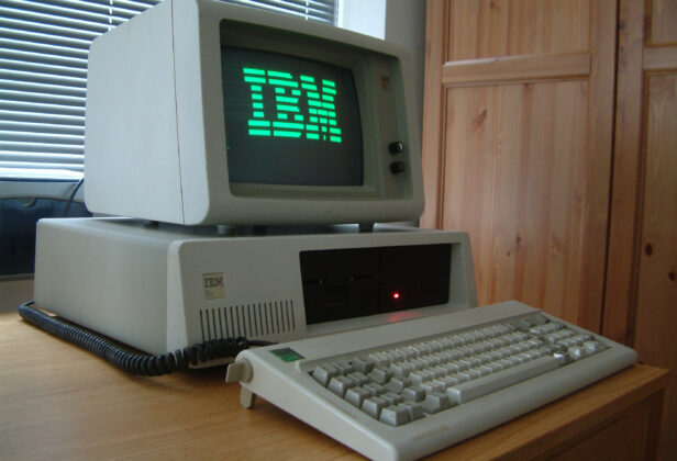 Ten komputer wart był trzy Polonezy 1500 albo&nbsp;jedno mieszkanie we&nbsp;Wrocławiu. 43 lata kończy IBM PC/XT