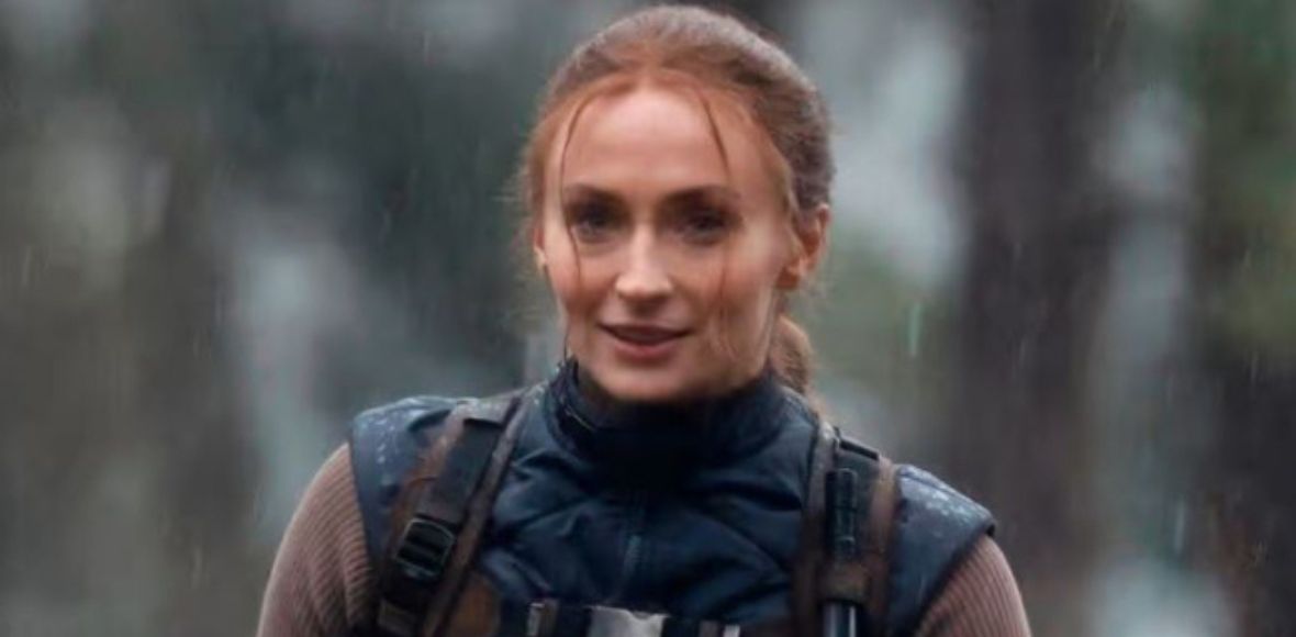 Sophie Turner z&nbsp;dwiema spluwami. Nowe zdjęcia i&nbsp;wideo zza kulis serialowego „Tomb Raidera”