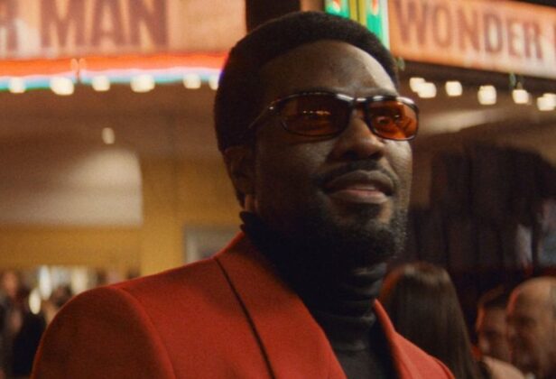 Miał być porażką, a&nbsp;okazał się powiewem świeżości. Disney zamówił 2. sezon „Wonder Man”