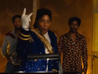 Wayansowie nie&nbsp;znają litości. Nowy zwiastun „Strasznego filmu 6” wyśmiewa biografię króla popu