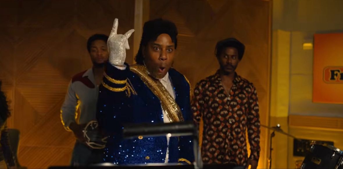 Wayansowie nie&nbsp;znają litości. Nowy zwiastun „Strasznego filmu 6” wyśmiewa biografię króla popu