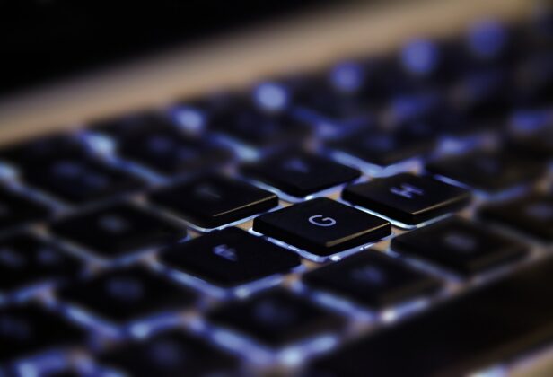 Klawiatury komputerowe – czym się różnią i&nbsp;którą warto wybrać?