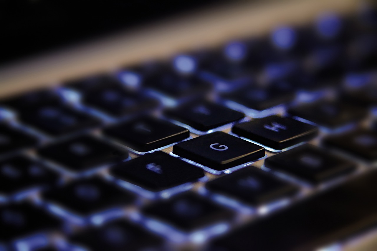 Klawiatury komputerowe – czym się różnią i&nbsp;którą warto wybrać?