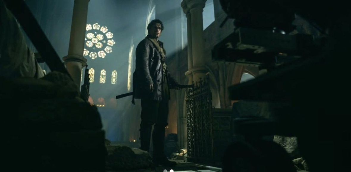 Henry Cavill na&nbsp;peronie w&nbsp;Łodzi. W&nbsp;Polsce trwają zdjęcia do&nbsp;filmu „Nieśmiertelny”