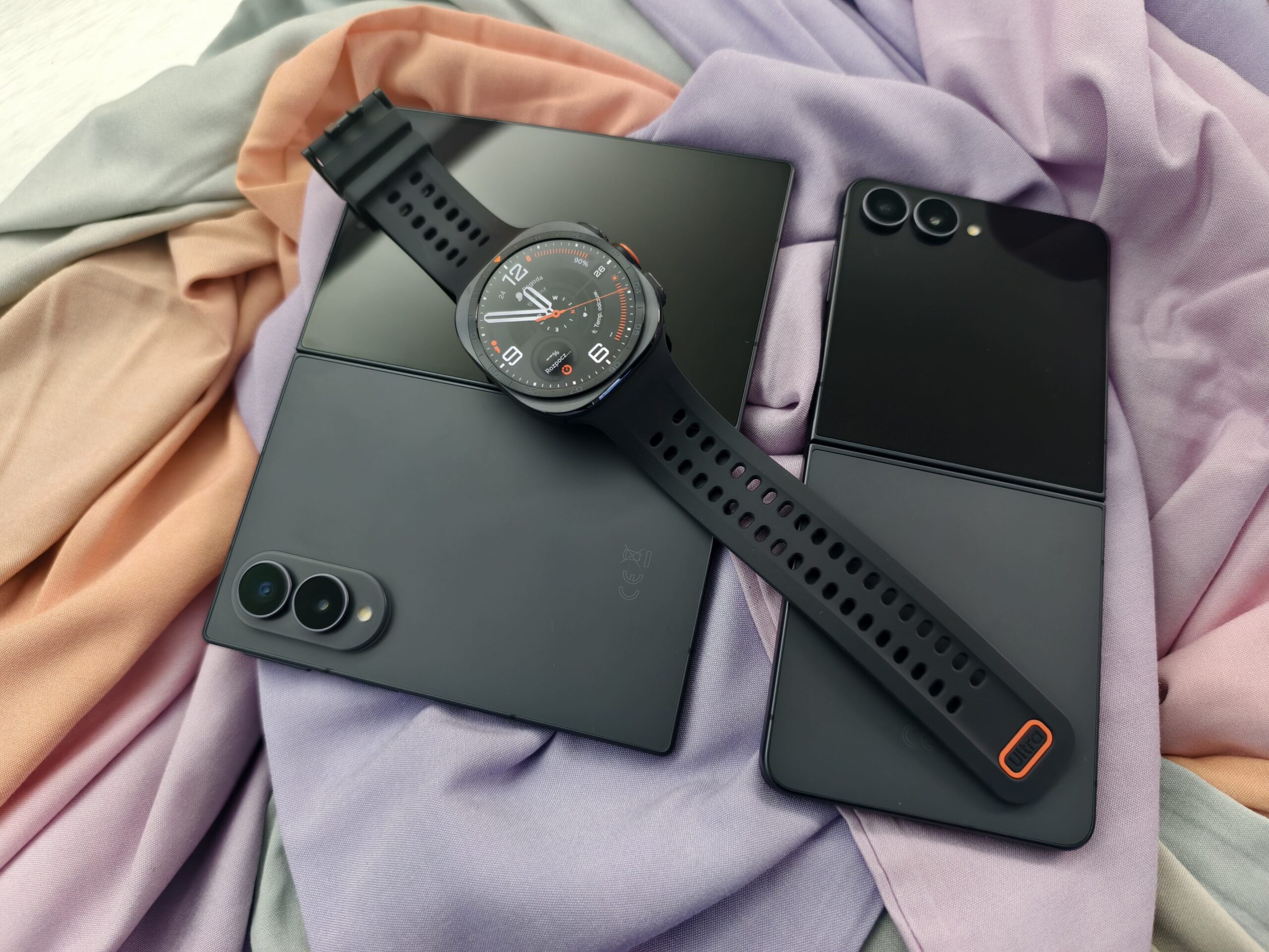 Samsung Galaxy Z&nbsp;Fold8 i&nbsp;inne składane smartfony. To&nbsp;ciekawa nowość, ale&nbsp;ceny mrożą krew [RELACJA Z&nbsp;PREMIERY]