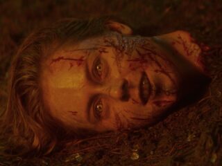 „Martwe zło: Ogień” – recenzja. Najbardziej bestialski i&nbsp;okrutny film w&nbsp;historii serii